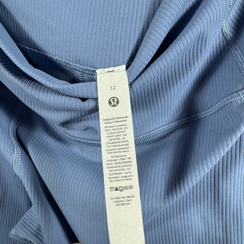 Lululemon Ribbed High-Rise Crop pant in Blue